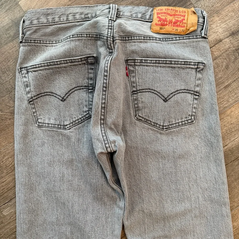 Levis these could